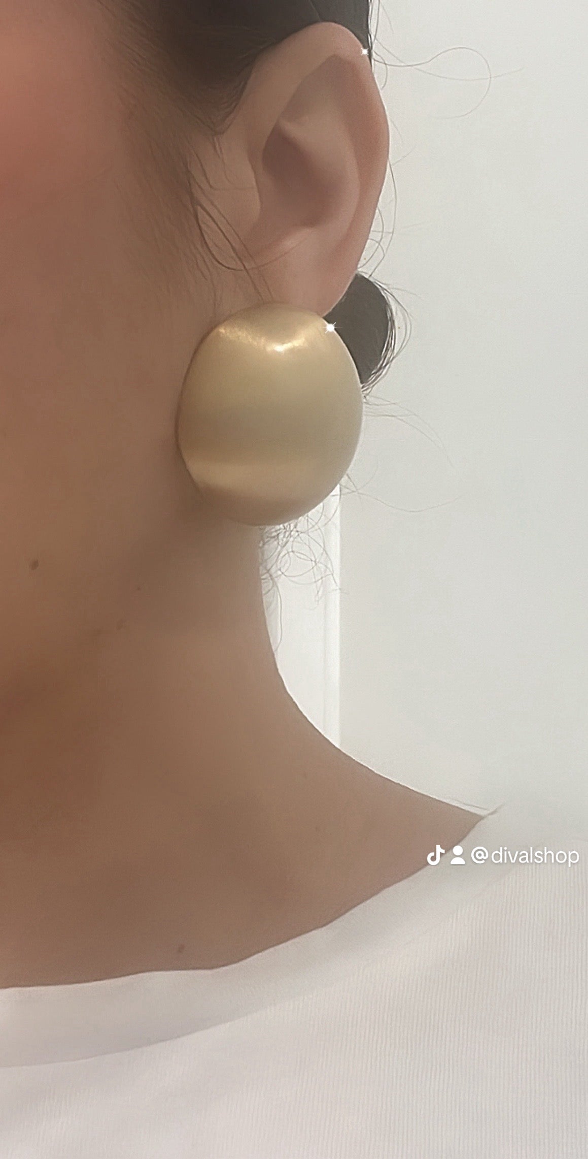 Round frosted earrings